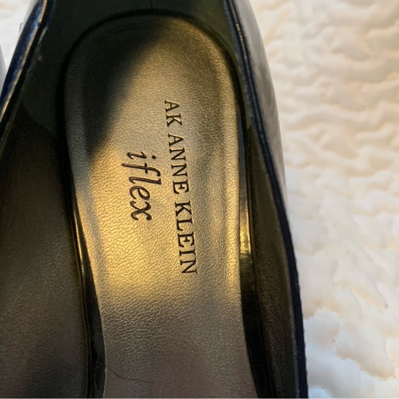 AK Anne Klein iFlex Navy + Gray Patent Pumps 👠 W7 - Picture 3 of 8